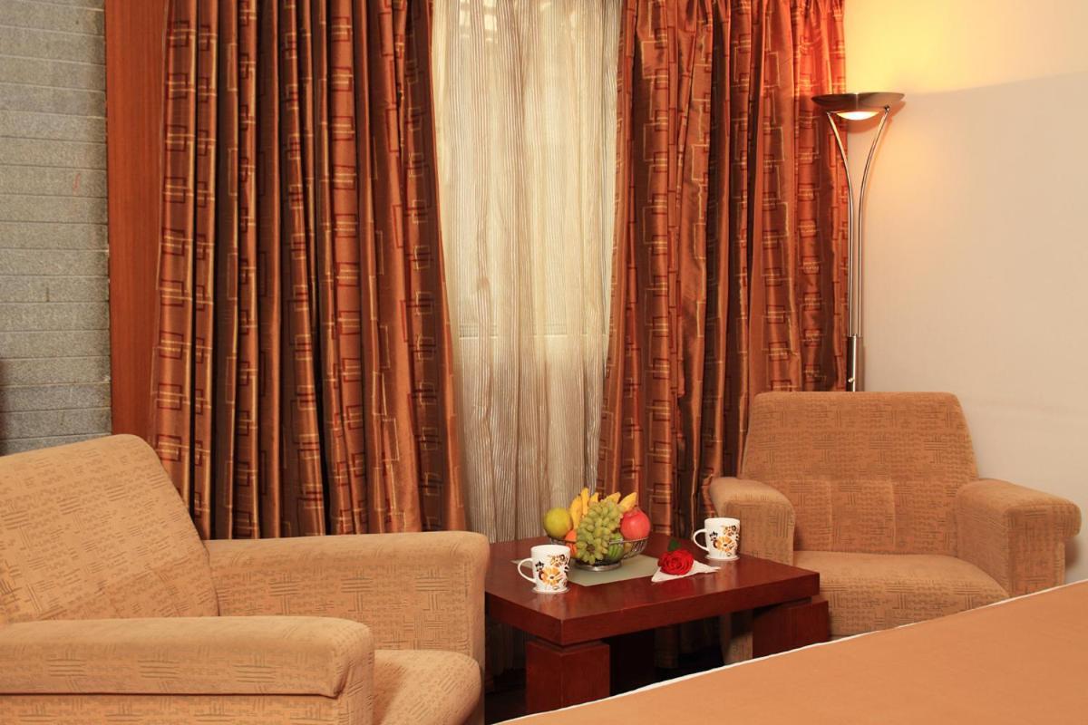 Hotel Parijatha Gateway à Bangalore Extérieur photo
