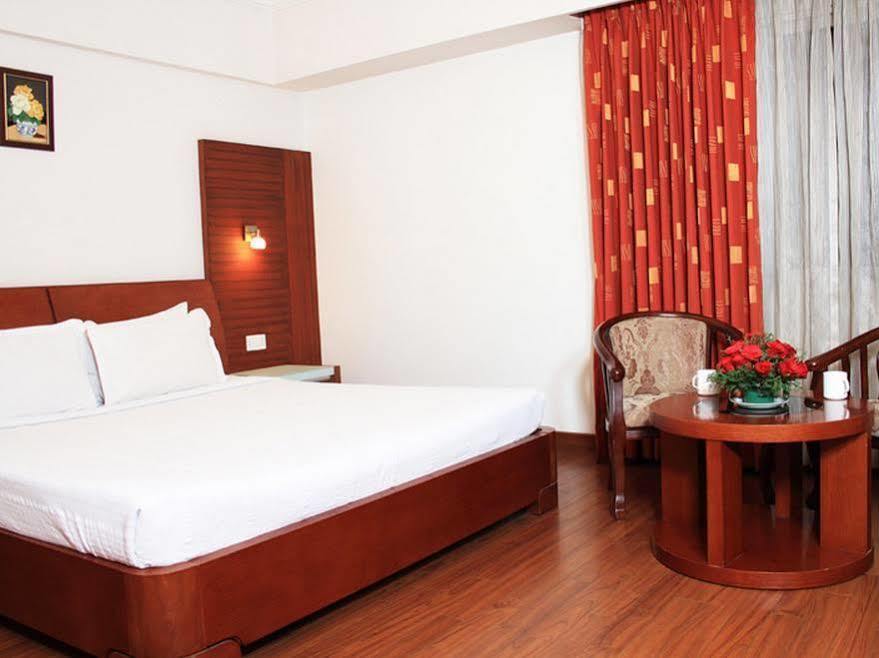 Hotel Parijatha Gateway à Bangalore Extérieur photo